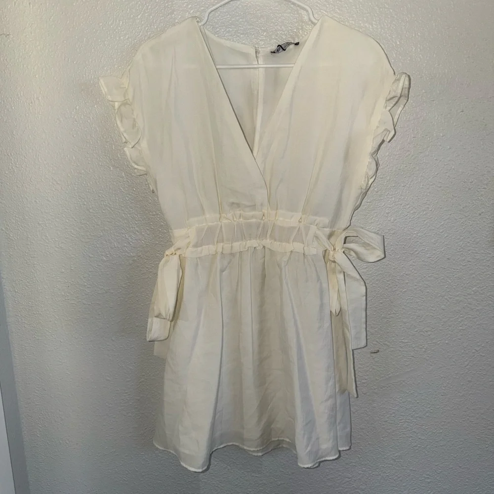 Zara Cream Ruffle Sleeve Mini Dress - Picture 1 of 2